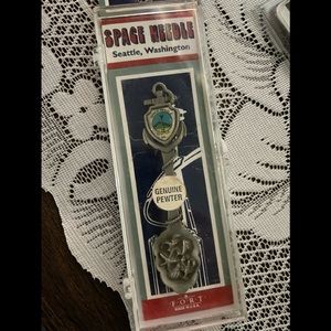 •3/$25 Seattle Washington Space Needle collectible spoon